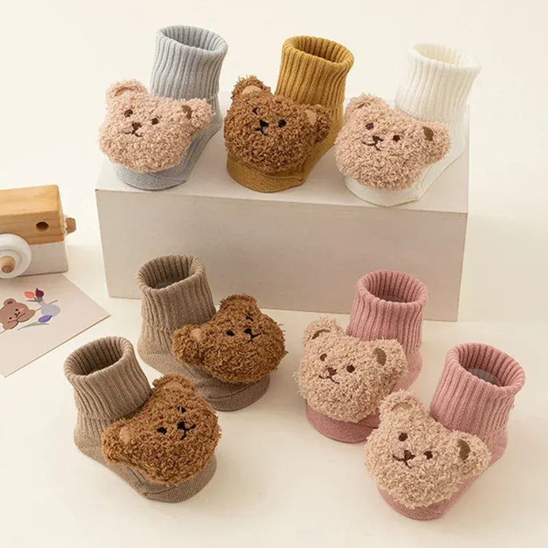 Meias de bebê fofas de urso de desenho animado para meninos e meninas, meias de inverno de algodão macio com sola antiderrapante para recém-nascidos, meias grossas e quentes para crianças_voghion.com