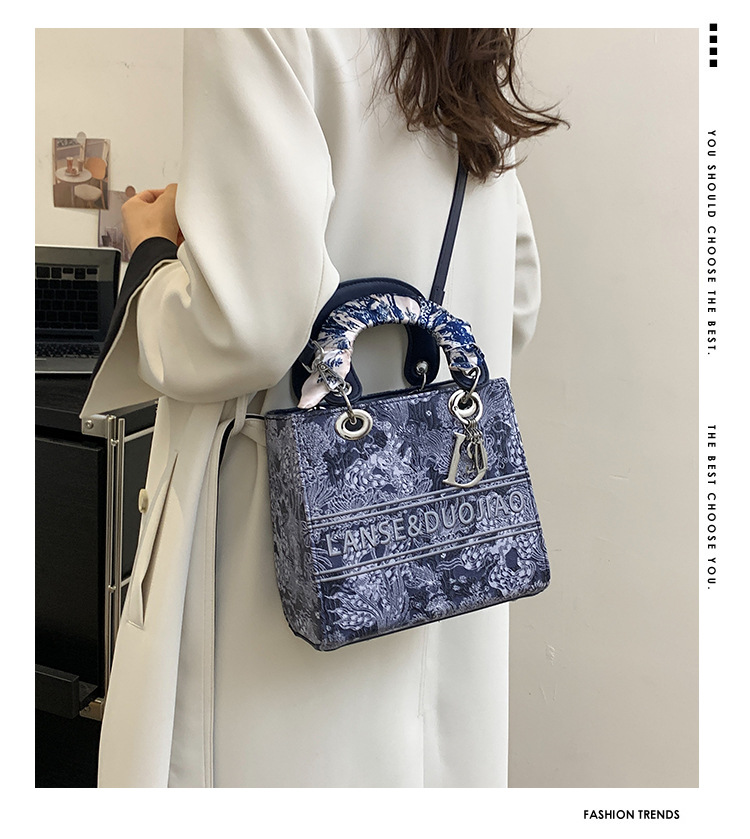 Avanceret broderi håndholdt Daifei taske til kvinder 2023 Nyt efterår/vinter lille design mode en skulder crossbody taske Dai Fei Bao_voghion.com