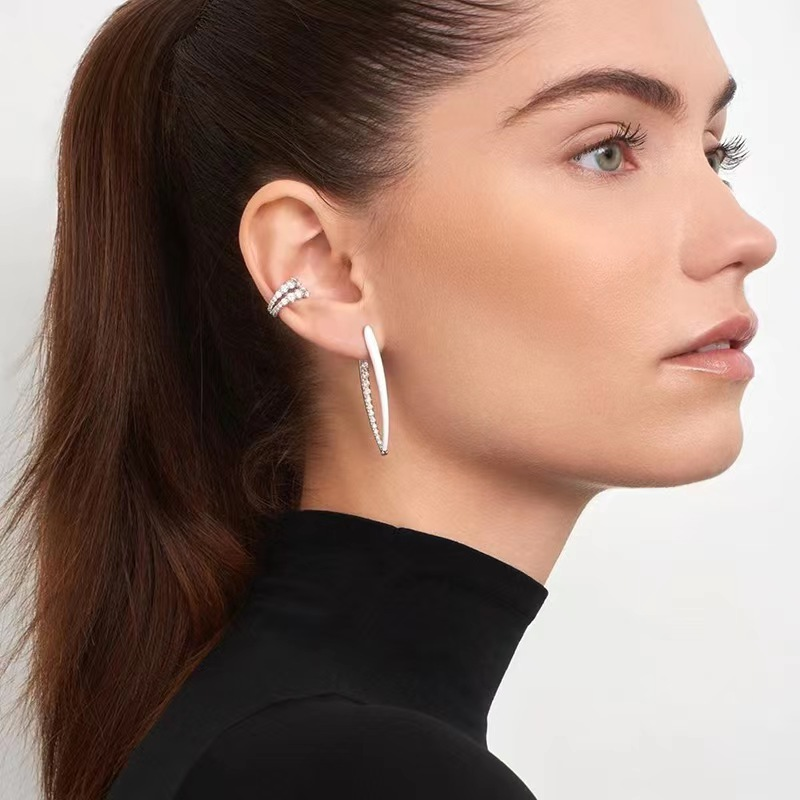 Orecchini a clip per orecchie Orecchini in metallo con temperamento semplice e alla moda da donna Orecchini a forma di C intarsiati con diamanti multistrato europei e americani_voghion.com