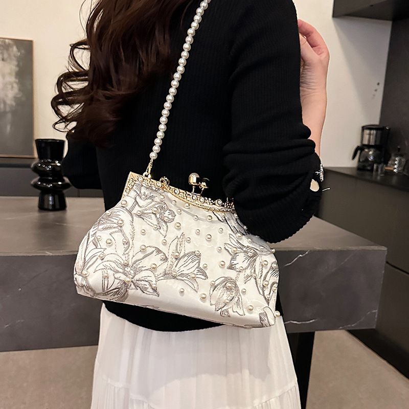 2025 Neue Mode Exquisite Abend Nationalen Stil Künstlerische Crossbody High-end Clip Handheld Shell Tasche_voghion.com