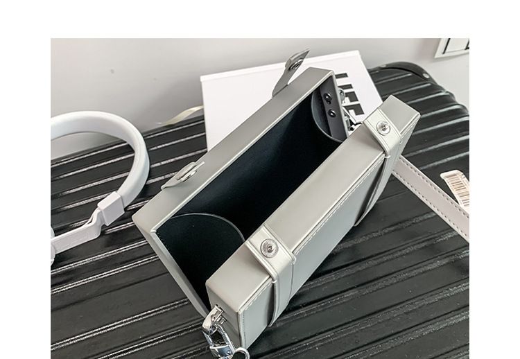 Einzelne Umhängetasche Männer und Frauen Mode Marke Box Tasche Silber Umhängetasche Persönlichkeit Rucksack Kleine Quadratische Tasche Jungen Satchel Tide_voghion.com