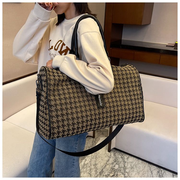 Winter portable travel bag for men and women, simple sports and fitness bag, large capacity dry wet separation luggage bag_voghion.com