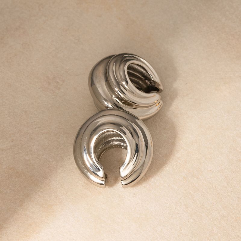 INS Internet-Berühmtheit gleiches Gold Edelstahl Hammermuster eingelegter Diamant C-förmiger Ohrclip nicht verblassendes Zubehör_voghion.com