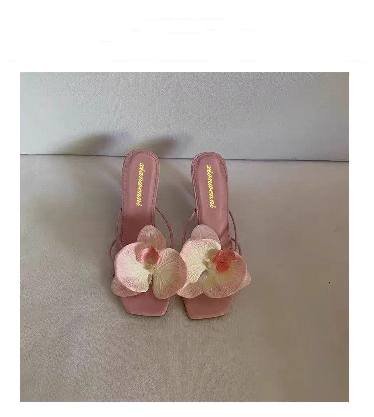 Scarpe da donna Internet Celebrità Decorazione floreale Scarpe da spiaggia da viaggio Nuovo stile Sandali con tacco alto e punta a clip per le donne da indossare all'esterno in estate_voghion.com