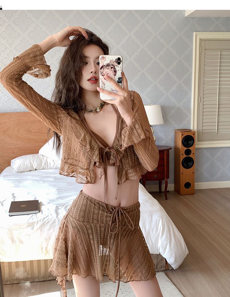 Conjunto de biquíni com saia dividida 2025 INS, três peças, camisa com capa de renda, primavera quente, férias, praia, maiô feminino_voghion.com