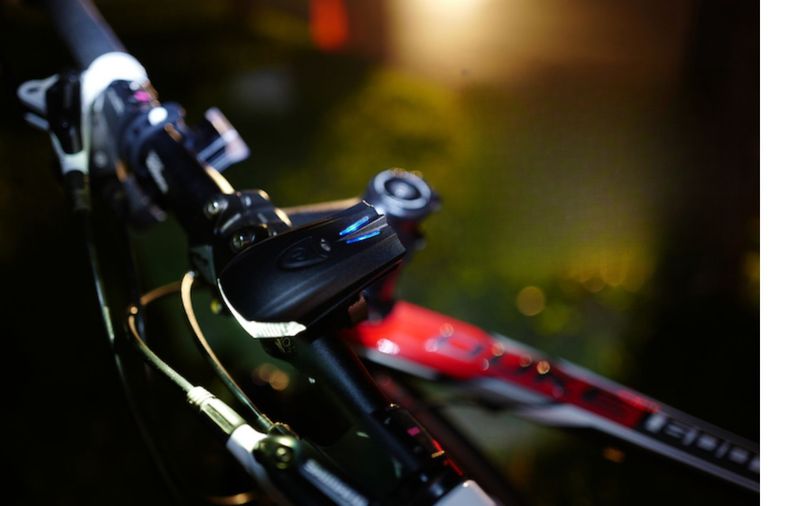 Luce anteriore per bicicletta con sensore intelligente standard tedesco, ricaricabile tramite USB, alta luminosità, 6 ore di illuminazione, 350_voghion.com