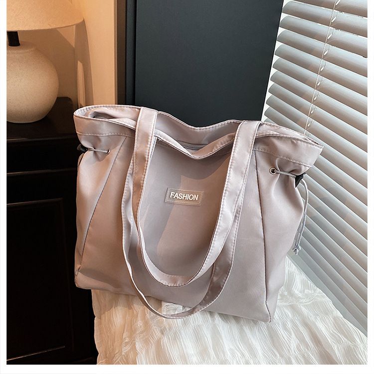 Borsa a tracolla in tessuto di nylon versatile, grande capacità, 2025, per la classe e per gli spostamenti quotidiani_voghion.com