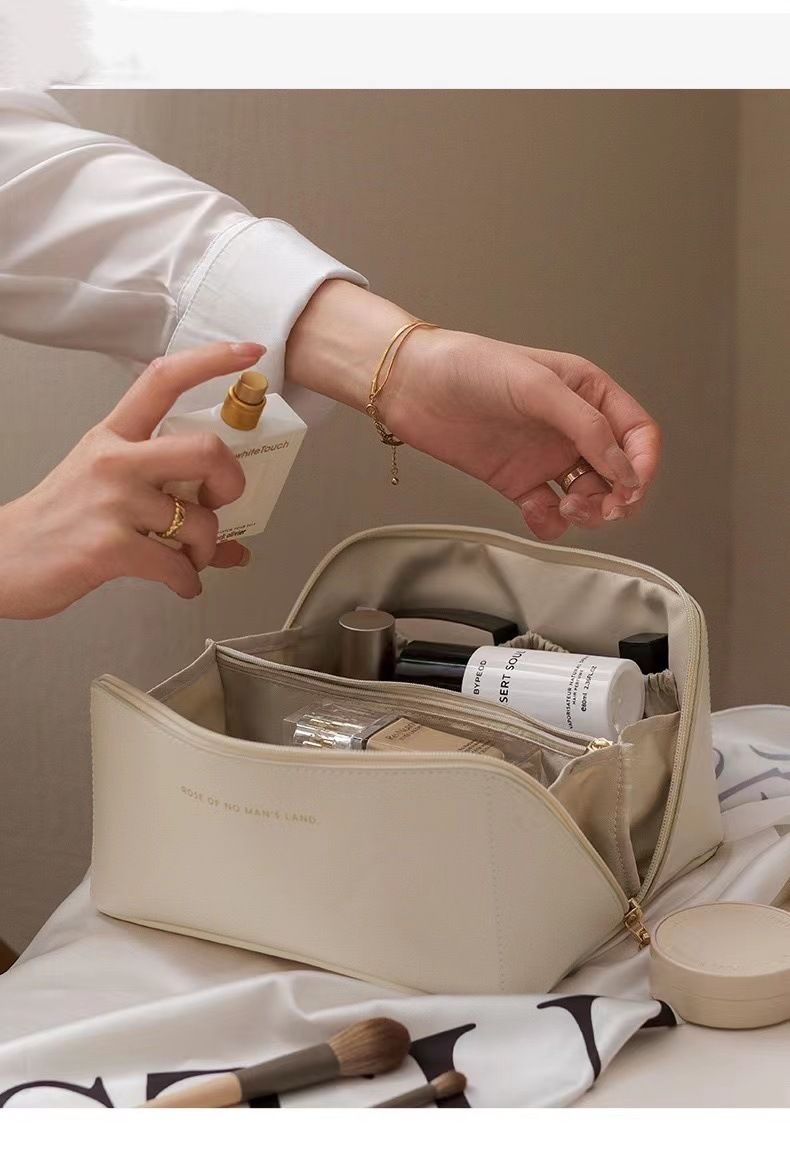 Sacs pour femmes Pu oreiller sac cosmétique accordéon sac cosmétique portable femme grande capacité style sac de rangement cosmétique en gros_voghion.com