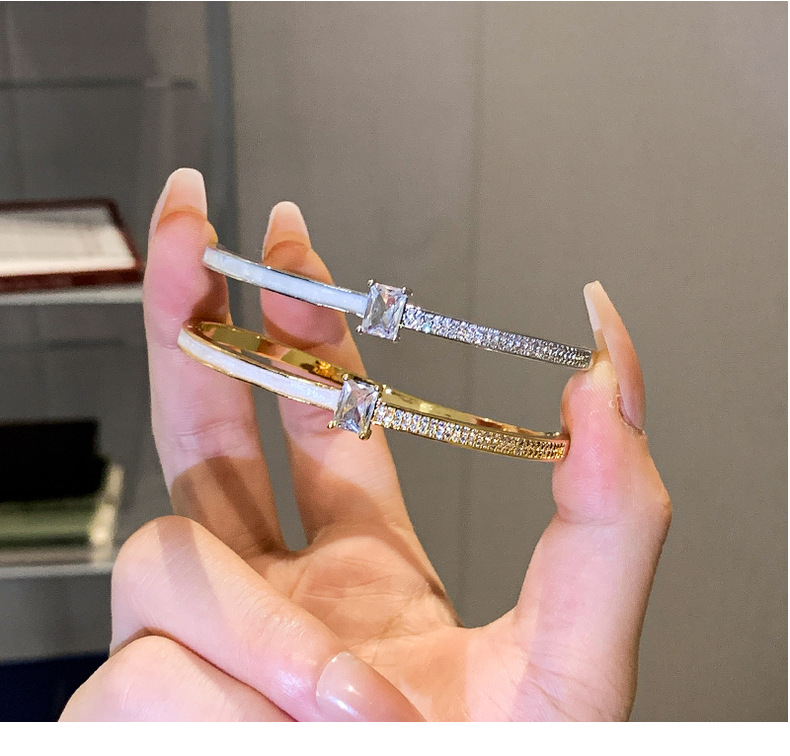 Designer Style Fashion Light Luxury Design Sense Net Red Clasp Bracelet Advanced Sense Hand Jewelry_voghion.com