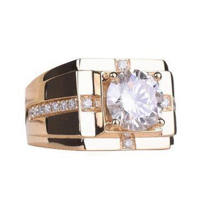 Classico anello di nozze da uomo con placcatura in moissanite e diamanti ad alta simulazione di carbonio per un anello di nozze elegante e raffinato._voghion.com