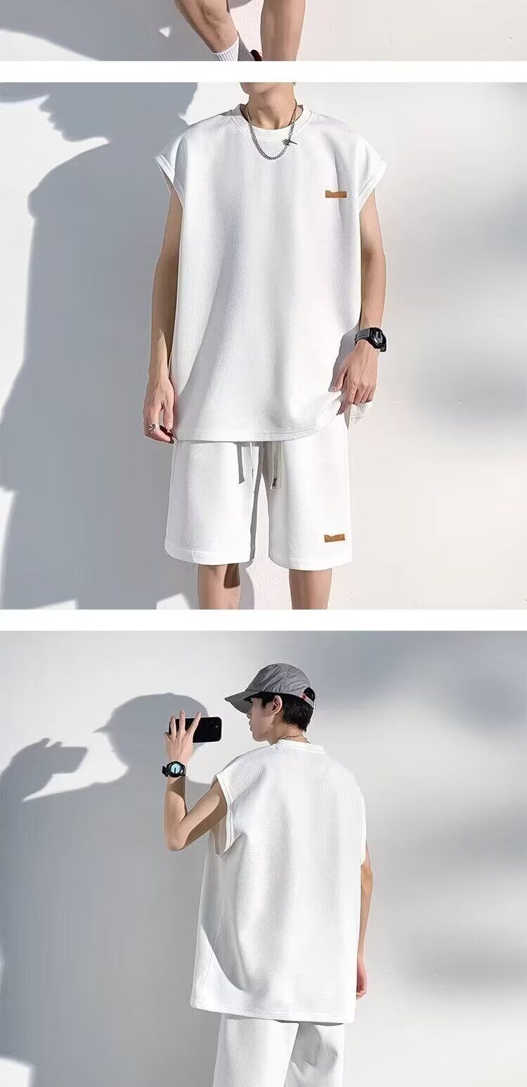 Completo estivo senza maniche in seta ghiacciata, canotta, maglietta e pantaloncini alla moda, un completo di abbinamento accattivante con gli uomini_voghion.com