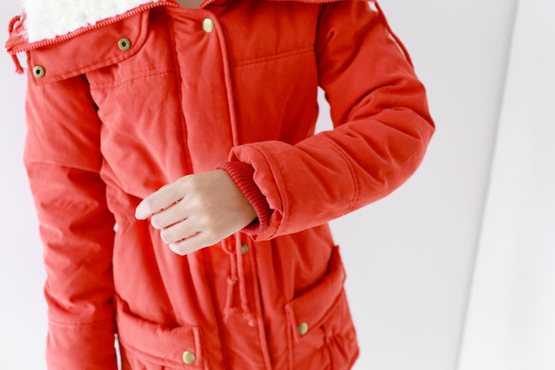 Giacca invernale da donna addensata piumino lungo con cappuccio cappotto da donna slim fit colletto in pelo imbottito in cotone cappotto da donna_voghion.com