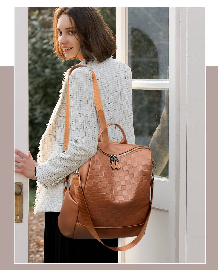 Coleção de bolsas 2024, mochila com padrão de tabuleiro de xadrez vintage clássico excepcionalmente requintado e em relevo_voghion.com