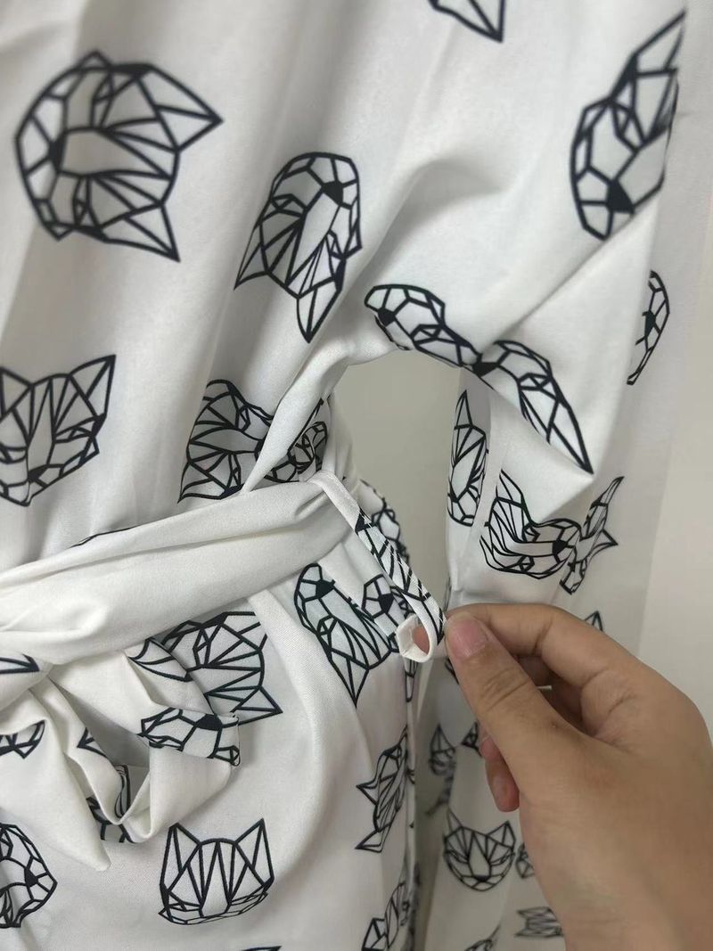 Completo da casa da donna composto da top e pantaloncini con scollo a V, stampati e allacciati, stile ampio_voghion.com