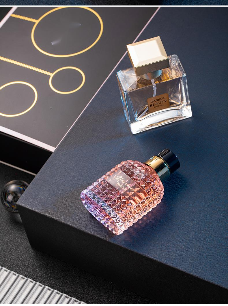 Nuovo set di profumi da donna in saldo, set da quattro pezzi, un set completo di popolari profumi da donna per studenti, set di profumi freschi e durevoli_voghion.com