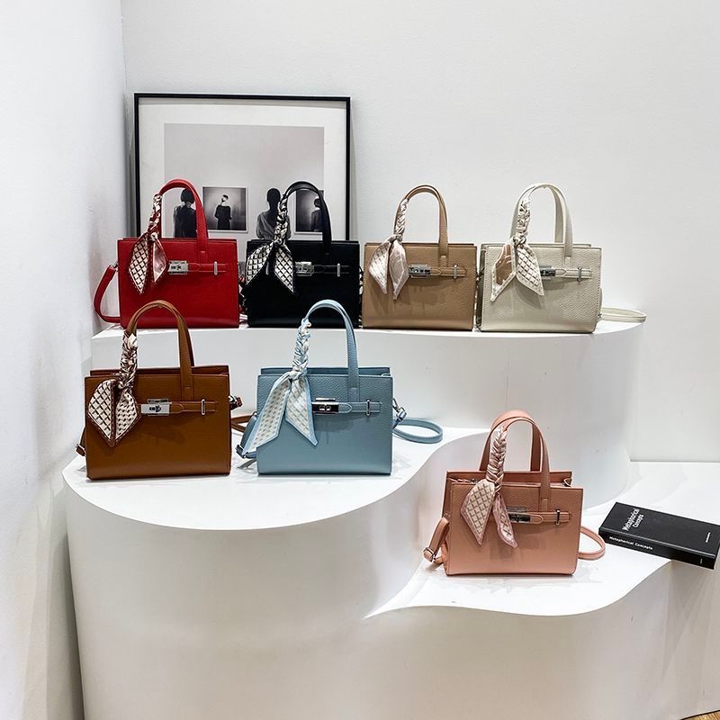 Texture Kelly per le donne 2025 primavera nuova versatile borsa a tracolla semplice da pendolare con motivo litchi a tracolla singola_voghion.com