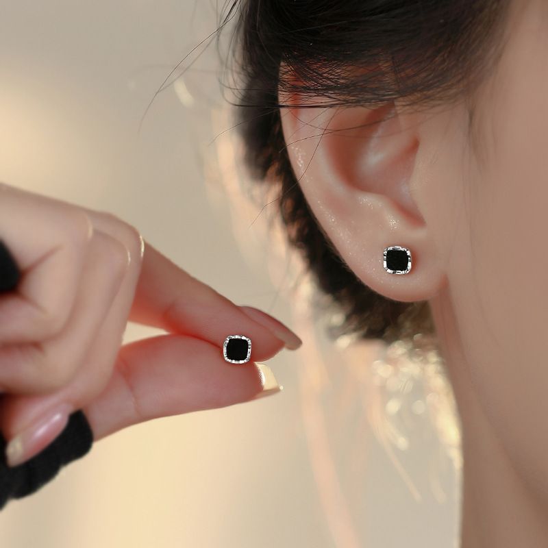 Nuovi orecchini a bottone quadrati semplici per donna, design di nicchia leggero e lussuoso, orecchini neri, piccoli orecchini versatili per tutti i giorni_voghion.com