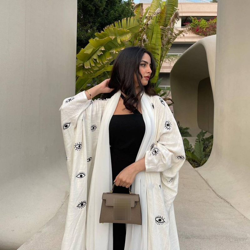 Embroidered White Abaya Dress – Modest Muslim Long Robe With Floral Detailing, Breathable Polyester (One Size Fits Most)_voghion.com