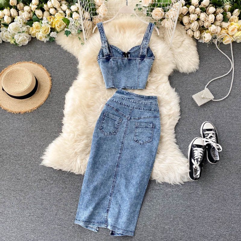 Vêtements pour femmes Jupe courte en jean taille haute à bretelles féminines_voghion.com