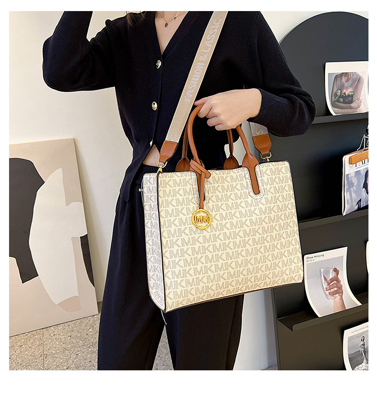 Retro versatile large capacity fashion printing handheld shoulder tote bag_voghion.com