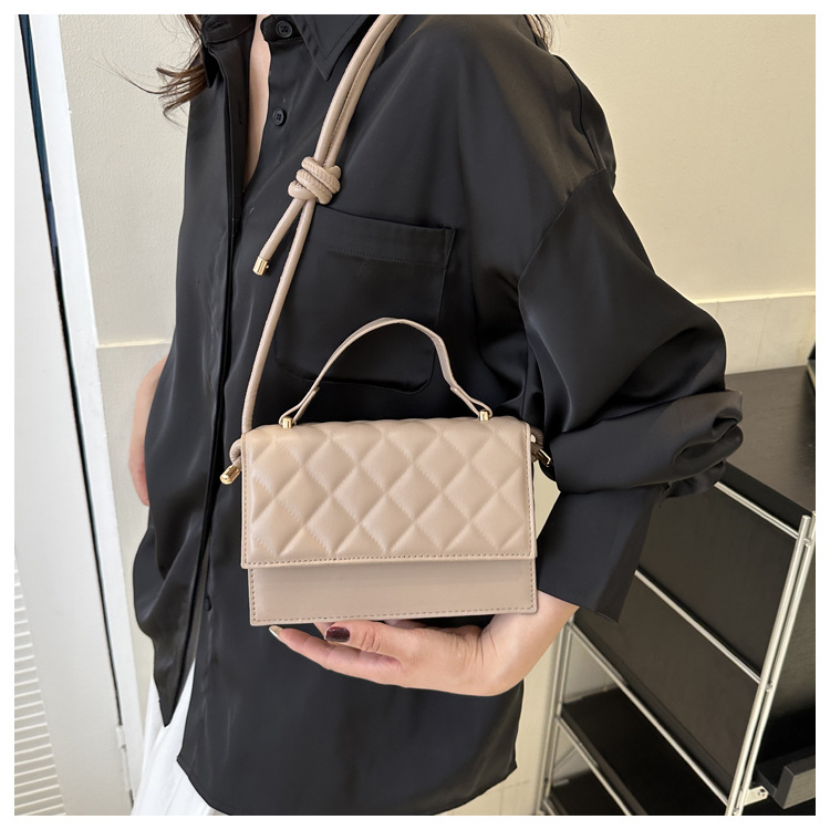 2023 new fashion simple small fragrant wind women's bag net red niche women's bag rhombus single shoulder diagonal bag design sense_voghion.com