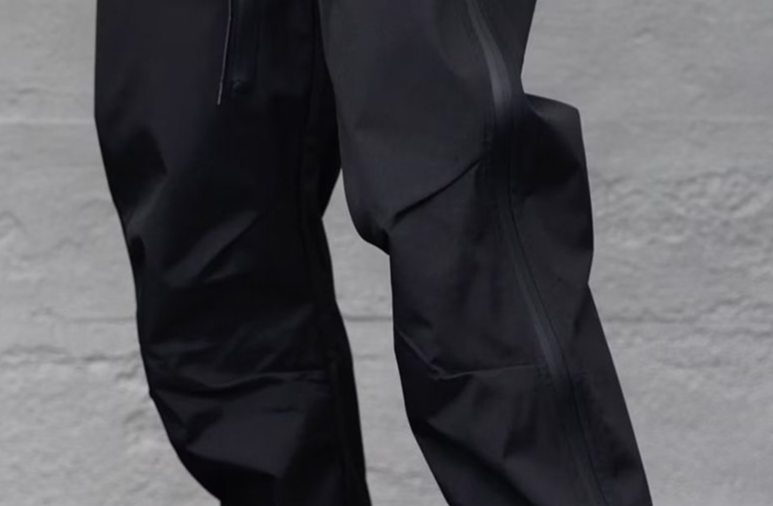 Herren-Streetwear-Cargohose – Locker geschnittene taktische Nylon-Jogginghose mit Reißverschlussdetails und urbanem Vibe-Style_voghion.com