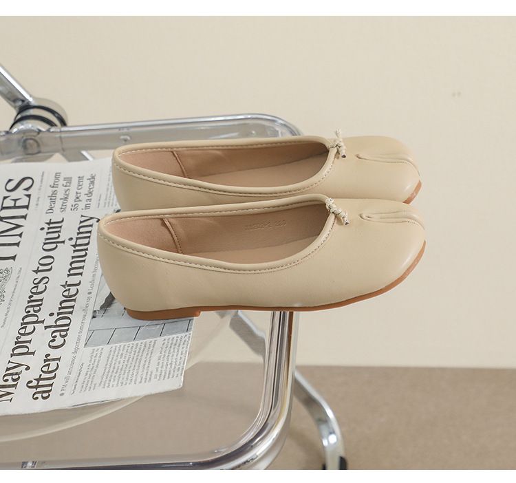 French Mary Jane Shoes Women's One-pedal Pig's Trotters Split-toe Flat-soled Single Shoes Soft-soled Shallow Mouth Large-size Women's Shoes_voghion.com