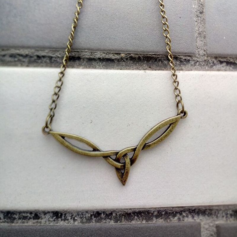 Collares de moda Tesoro de cera blanca fundida Nudo celta irlandés Collar exquisito_voghion.com