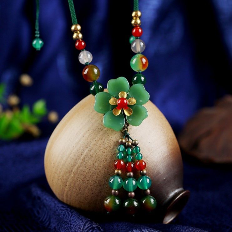 Collana con catena a forma di clavicola a forma di fiore, agata verde corta e versatile, collana in vetro antico, stile femminile, stile etnico_voghion.com