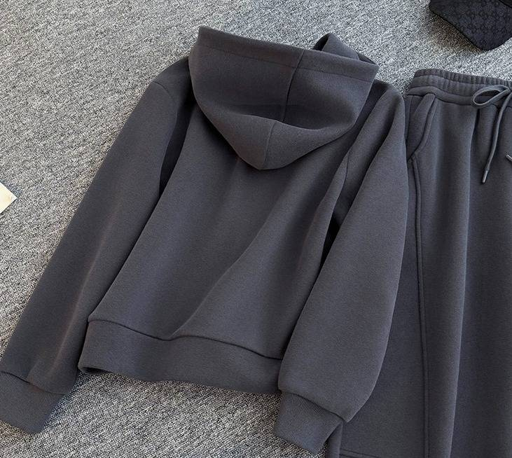 Ensemble sweat à capuche minimaliste – Pull premium + Pantalon large et débardeur superposé (S-XXL, mélange de coton effet nuage, esthétique monochrome)_voghion.com