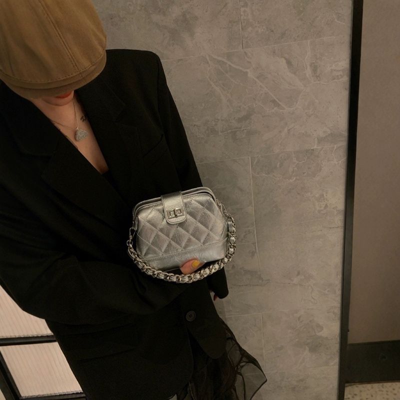 Borsa a tracolla trapuntata con catena in morbida pelle, moda coreana, autunno e inverno 2025_voghion.com