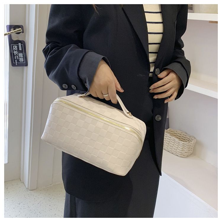 2024 Large Capacity Handheld PU Makeup with Advanced Chessboard Pattern Portable Cosmetic Washing and Storage Bag for_voghion.com