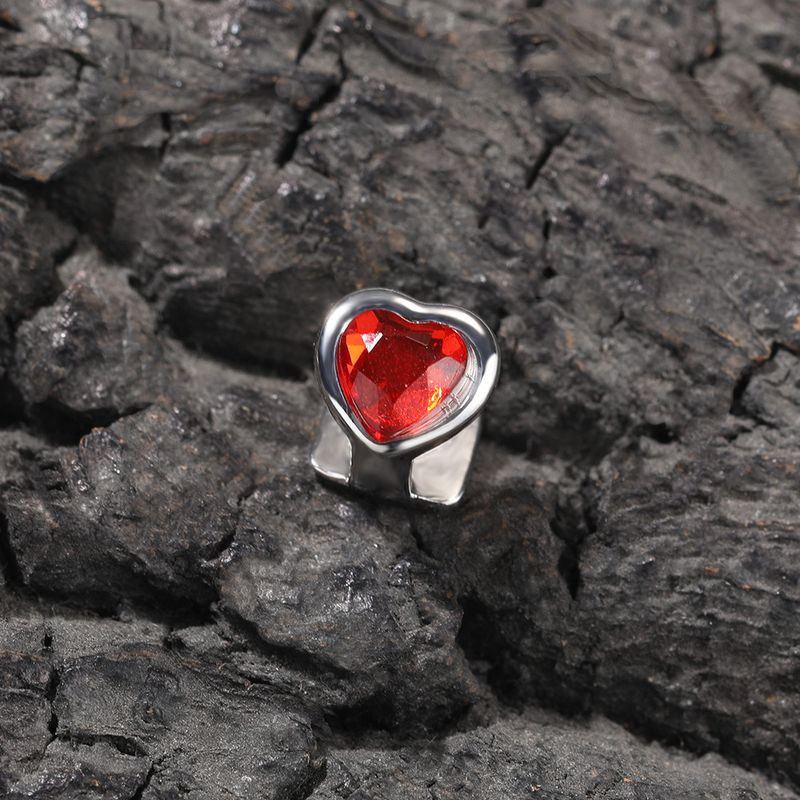 Grillz a forma di cuore Hip Hop - Argento con cristalli rossi/verdi - Gioielli unici e personalizzati, gioielli di tendenza di nicchia Hip Hop Rap avanzati_voghion.com