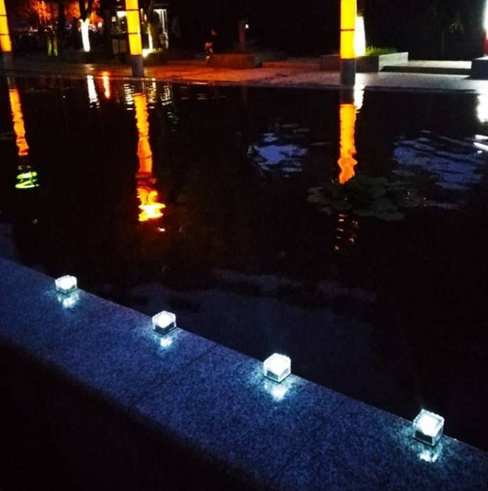 Solar Ice Brick Lights – Waterproof Outdoor Garden & Pathway Lighting (4 LED/1 LED, 10x10cm & 7x7cm, Multiple Colors, Glass/Acrylic Options)_voghion.com