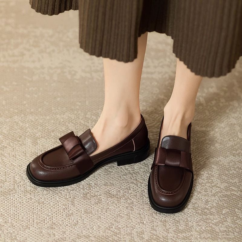 Mocassini con fiocco in stile britannico 2025 Primavera e autunno Nuovo arrivo Scarpe in pelle vintage Tacco basso Scarpe basse abbinate da donna_voghion.com