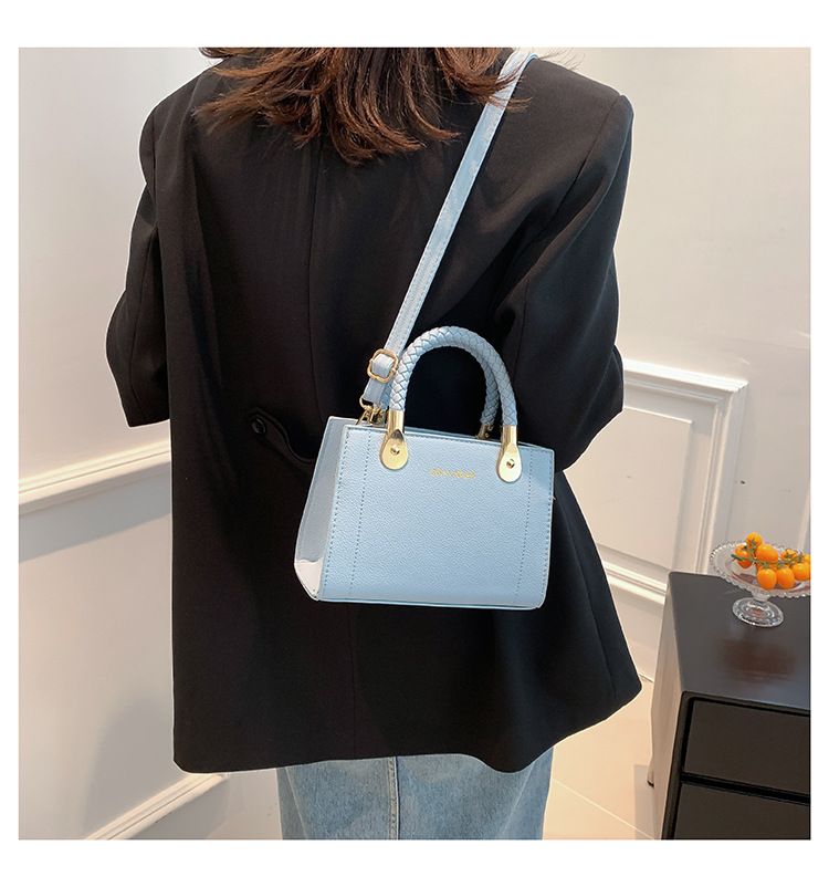 2024 Sommer Neue Mode Weben Handtasche Einzelne Schulter Crossbody Kleine Quadratische Damentasche Mischreihe_voghion.com