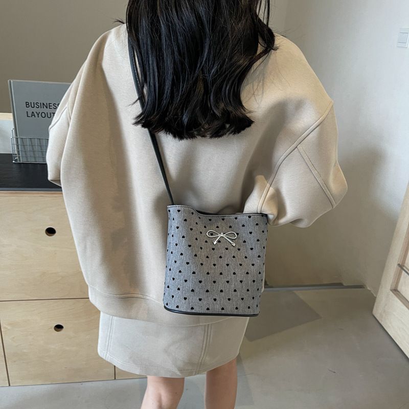 Women's Ins High-Value Polka Dot Large Capacity Underarm Trendy 2024 New Fashion Commuter Single Shoulder Handheld_voghion.com