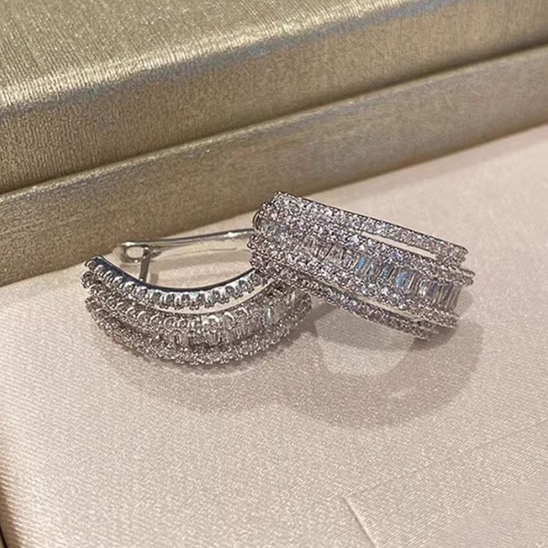 Orecchini di lusso leggeri di Cao Shi per donna, alla moda e di alta qualità, accessori brillanti, stile coordinato con l'abito da sera_voghion.com