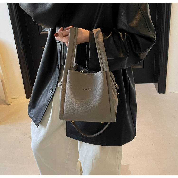 Zweiteilige, weiche Schultertasche mit Litschi-Muster für Mütter im Außenhandel. Neue, lässige, einfache, tragbare diagonale Tasche für das Leben._voghion.com