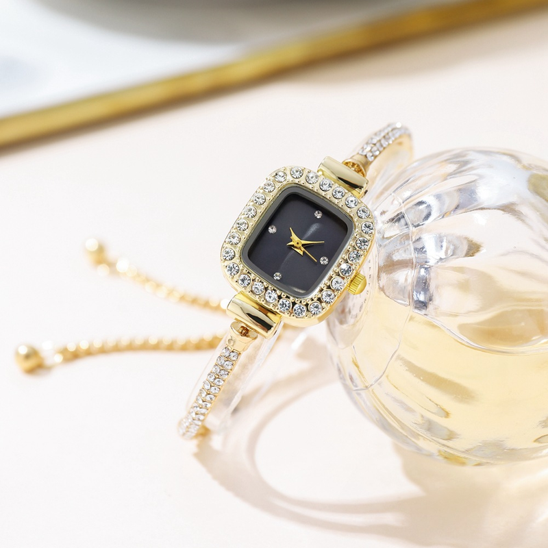 Orologio da polso da donna con quadrante piccolo quadrato di vendita calda, trasmissione in diretta con cinturino sottile, orologio da donna con temperamento, un pezzo di orologio_voghion.com