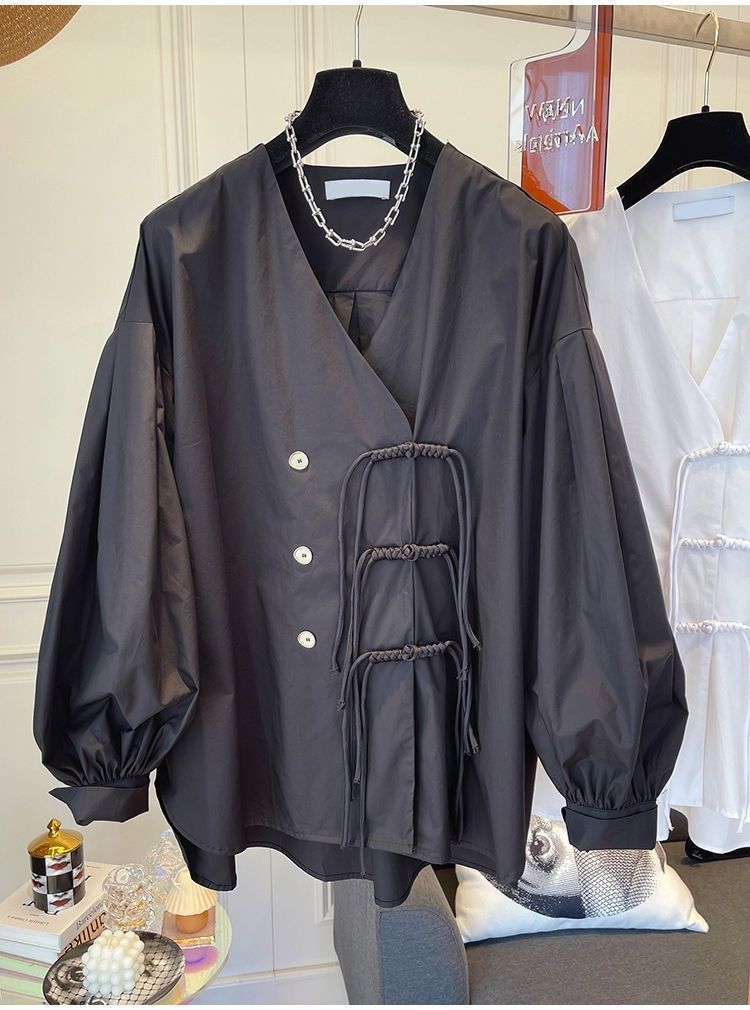 Kleidung Frühling und Sommer Neue Designer V-Ausschnitt Quaste Button Shirt Damen Design Lose Nischenoberteil_voghion.com