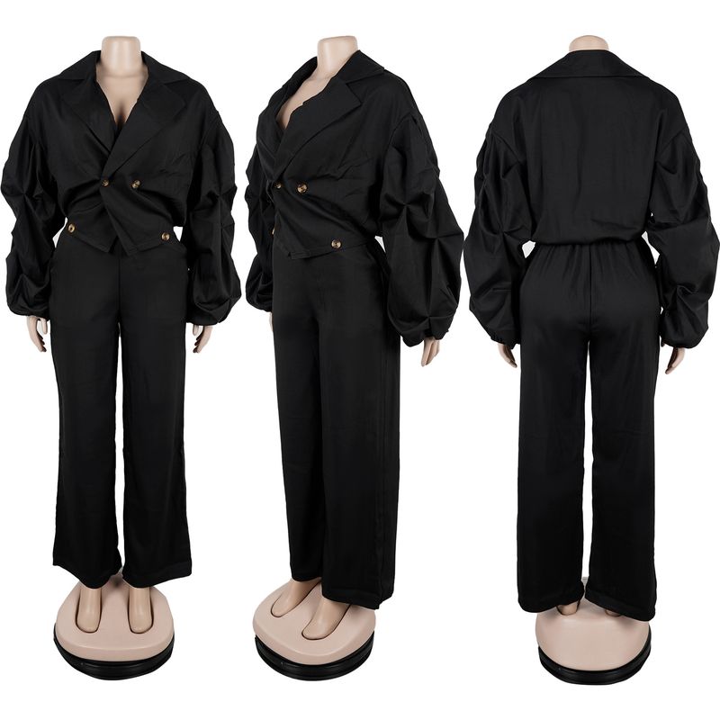 Completo da donna per il pendolarismo: camicetta con ampio risvolto e pantaloni con maniche a pieghe_voghion.com