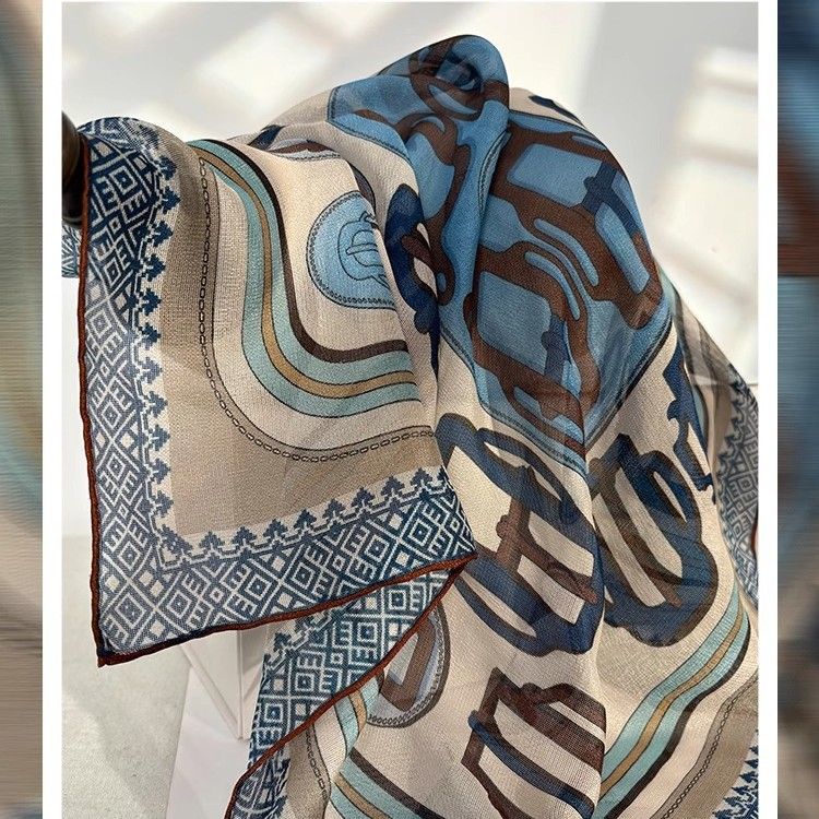 Sciarpa sottile in seta versatile da donna, 100% gelso, con morsetto blu Xili, 65 quadrati, primavera autunno estate_voghion.com
