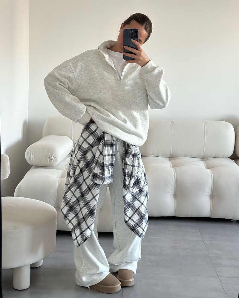 Completo da jogging con cappuccio oversize e coulisse - Completo casual streetwear in due pezzi in misto cotone (bianco, grigio, rosa, blu navy e_voghion.com