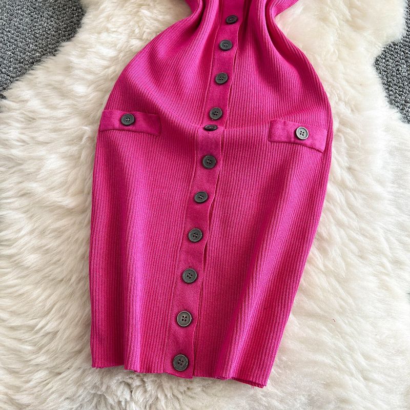 Abito da donna in maglia retrò, senza maniche, con scollo rotondo, vestibilità attillata, monopetto, gonna aderente con cintura sui fianchi, lunghezza media_voghion.com