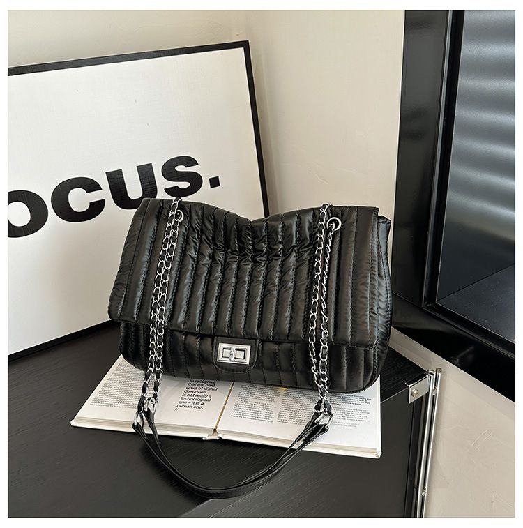 Modische Plissee Für Frauen Neue 2023 Winter Kleine Duftenden Stil Diamant Grid Kette Diagonal Spanne Schulter Tasche_voghion.com
