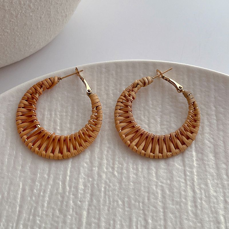 Orecchini di paglia fatti a mano in stile vacanza alla moda per donna, orecchini a cerchio unici in rattan da spiaggia, borchie intrecciate, orecchini_voghion.com