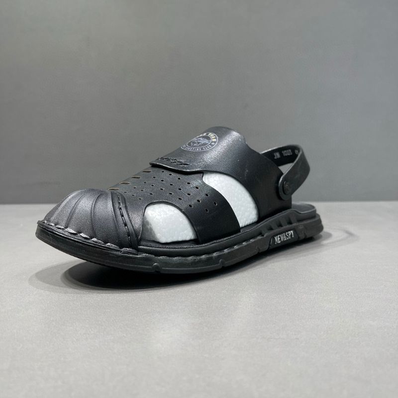 Sandalias de verano 2025 para hombre, estilo casual de playa, edición coreana, estilo moderno para exteriores y pantuflas de doble uso._voghion.com