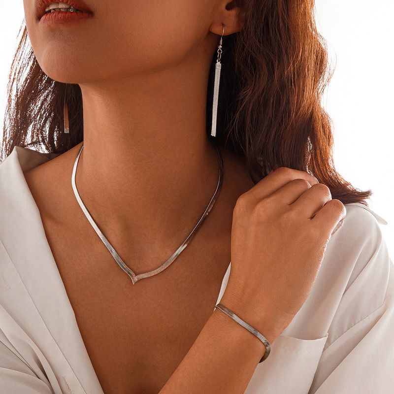 Halskette Damen Goldene Halskette Anhänger Halskette Gold Accessoires Modische Kupfer Flache Schlange Halskette Set Einfache Geometrische Linie Schlüsselbein Kette_voghion.com