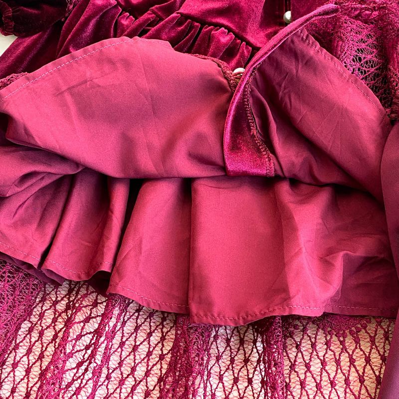 Falda larga de terciopelo con cuello alto, encaje y perla de una sola botonadura para mujer_voghion.com